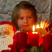 Überall funkelt und brennt es - auch im eigenen Haushalt. Wie Sie Kinder vor der Hitze schützen, weiß news.de. Überall funkelt und brennt es - auch im eigenen Haushalt. Wie Sie Kinder vor der Hitze schützen, weiß news.de.
