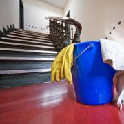 Umlagefähige Kosten wie die Reinigung des Hausflurs finden Mieter in den Nebenkostenabrechnung wieder. Umlagefähige Kosten wie die Reinigung des Hausflurs finden Mieter in den Nebenkostenabrechnung wieder.