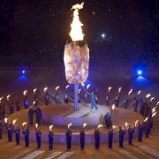 Die Flamme brennt wieder: Zach Beaumont entzündet den Kessel bei der Eröffnungsfeier der Paralympics. Die Flamme brennt wieder: Zach Beaumont entzündet den Kessel bei der Eröffnungsfeier der Paralympics.