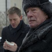 Mikael Blomkvist (Daniel Craig, links) soll den Mörder von Henrik Vangers (Christopher Plummer) Nichte finden. Mikael Blomkvist (Daniel Craig, links) soll den Mörder von Henrik Vangers (Christopher Plummer) Nichte finden.