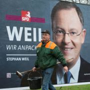 Verhilft zum großen Auftritt: Seit 22 Jahren plakatiert Klaus Meyer-Gaus Hannover mit Wahlpostern. Verhilft zum großen Auftritt: Seit 22 Jahren plakatiert Klaus Meyer-Gaus Hannover mit Wahlpostern.
