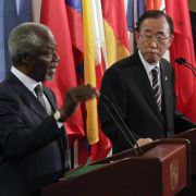 Viele Worte, keine Taten: UN-Generalsekretär Ban Ki Moon (rechts) und Sondervermittler Kofi Annan kommen im Syrien-Konflikt nicht weiter. Viele Worte, keine Taten: UN-Generalsekretär Ban Ki Moon (rechts) und Sondervermittler Kofi Annan kommen im Syrien-Konflikt nicht weiter.