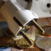 Vier Milliarden Euro bezahlen die Deutschen pro Jahr zuviel - Schuld sind heimliche Stromfresser im Haushalt. Vier Milliarden Euro bezahlen die Deutschen pro Jahr zuviel - Schuld sind heimliche Stromfresser im Haushalt.