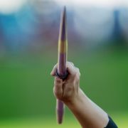 Vom Sportgerät zur tödlichen Waffe: Der erfahrene Kampfrichter Dieter S. konnte dem Speer nicht mehr ausweichen. Vom Sportgerät zur tödlichen Waffe: Der erfahrene Kampfrichter Dieter S. konnte dem Speer nicht mehr ausweichen.