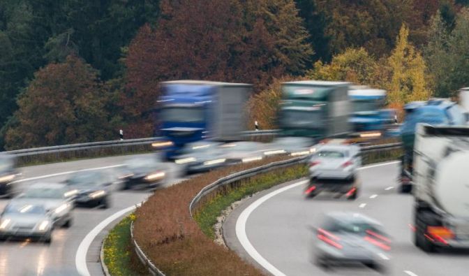 Wegen der Herbstferien werden einige Autobahnen in Deutschland am Wochenende stark befahren sein.