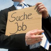 Wer einen Job sucht, sollte nicht gleich beim ersten wohlklingenden Angebot zugreifen - hinter traumhaften Versprechen lauern oft Abzocker. Wer einen Job sucht, sollte nicht gleich beim ersten wohlklingenden Angebot zugreifen - hinter traumhaften Versprechen lauern oft Abzocker.