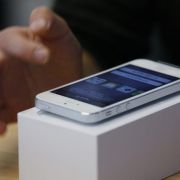 Wie billig ist billig bei Apple? Der Konzern arbeitet offenbar an einem Budget-iPhone. Wie billig ist billig bei Apple? Der Konzern arbeitet offenbar an einem Budget-iPhone.