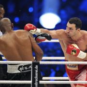 Wladimir Klitschko zeigte in seinem 61. WM-Kampf, wer der Chef im Ring ist. Sein Kontrahent Tony Thompson ging in der sechsten Runde zu Boden. Wladimir Klitschko zeigte in seinem 61. WM-Kampf, wer der Chef im Ring ist. Sein Kontrahent Tony Thompson ging in der sechsten Runde zu Boden.