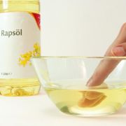 Wohlfühlpflege muss nicht teuer sein: Die besten Schönmacher haben Sie garantiert im Kühlschrank. Wohlfühlpflege muss nicht teuer sein: Die besten Schönmacher haben Sie garantiert im Kühlschrank.