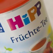 Zweifelhafte Ehre: Die zuckrigen Kindertees der Firma Hipp sind von der Verbraucherorganisation Foodwatch mit dem Negativpreis Goldener Windbeutel ausgezeichnet worden. Zweifelhafte Ehre: Die zuckrigen Kindertees der Firma Hipp sind von der Verbraucherorganisation Foodwatch mit dem Negativpreis Goldener Windbeutel ausgezeichnet worden.
