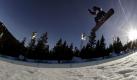 Immer wieder schön anzusehen. Eine Snowboarderin springt über den Rand der Halfpipe. Am Ende steht die Australierin Tora Bright ganz oben. Deutsche Teilnehmerinnen waren nicht am Start. Foto: dpa