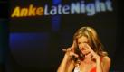 Ihre frühe Kindheit verbrachte Anke Engelke in Kanada, trotzdem kann sie mit Fug und Recht als beste deutsche Komödiantin gelten. Ihren Durchbruch feierte sie in der Wochenshow, auch mit den preisgekrönten Formaten Ladykracher und Blind Date (gemeinsam mit Olli Dittrich) bewies sie ihre Vielseitigkeit. Ich finde es schwer zu sagen, was an mir lustig ist, bekennt Anke Engelke trotzdem. Ich kann mich in manchen Situationen durchaus selbst lustig finden, lache aber auch nicht öfter über mich als andere Menschen. Gott sei Dank war 2004 wenigstens ihre eigene Late-Night-Show ein Flop - sonst müsste man Anke Engelke für unfehlbar halten. 
Spaßfaktor: 10 Foto: dapd