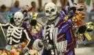 Members of the samba school Viradouro take part on the special group parade at the Marques de Sapucai samba track in Rio de Janeiro, Brazil, on 15 February 2010. EPA/MARCELO SAYAO +++(c) dpa - Bildfunk+++ Foto: dpa