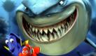 Der Hai Bruce lauert hinter den nichts ahnenden Fischen Dorie (links) und Marlin: Findet Nemo, ein US-amerikanischer Animationsfilm aus dem Jahr 2003, machte Clownfische zu den Stars von Zoos und Tierhandlungen. Ganz nebenbei machte der Streifen auch die Macher glücklich, denn er spielte weltweit etwa 864 Millionen US-Dollar ein. Foto: dpa