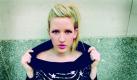 Glaubt man der BBC, dann ist Ellie Goulding der heißeste Hoffnungsträger des Jahres. Jedenfalls führt die 23-Jährige die Liste Sound Of 2010 an - und wer in diesem Ranking ganz oben stand, hat in den vergangenen Jahren fast immer eine steile Karriere hingelegt. Ursprünglich fühlte sich Ellie Goulding stark zur Folkmusik hingezogen. Als Studentin an der Universität Kent entdeckte sie dann auch elektronische Klänge - und verbindet nun beides auf ihrem Debütalbum Lights, das prompt an die Spitze der UK-Charts schoss. Foto: Universal Music