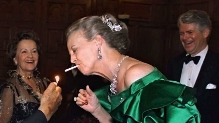 Königliche Zigaretten-Raucherin: Margrethe II., Königing von Dänemark, macht keinen Hehl aus ihrem Laster!