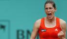 Andrea Petkovic: Sie ist nach dem Ausfall von Sabine Lisicki die deutsche Hoffnungsträgerin. Doch die Losfee meinte es nicht gut mit der Darmstädterin. Zunächst bekommt es die Nummer 33 der Welt mit der Russin Anna Chakvetadze zu tun, in Runde zwei würde Titelverteidigerin Serena Williams (USA) warten. Beim Rasenturnier in 's-Hertogenbosch scheiterte sie erst im Finale. Foto: dpa