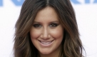 Eine echt süße Erscheinung ist Schauspielerin und Sängerin Ashley Tisdale. Nur sollte man nicht auf ihre Fingernägel schauen. Die sind nämlich ganz schön angeknabbert. Foto: dpa