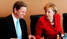 Bundeskanzlerin Angela Merkel und Außenminister Guido Westerwelle unterhalten sich zu Beginn der Kabinettssitzung im Bundeskanzleramt in Berlin.  Foto: dpa