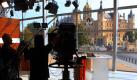 Fernsehtechniker bereiten am Samstag (03.09.2011) das ZDF-Wahlstudio vor dem Schweriner Schloss auf die Sendungen am Wahlabend vor. Das Schloss ist der Sitz des Landtages von Mecklenburg-Vorpommern. Zur Landtagswahl in Mecklenburg-Vorpommern sind am Sonntag (04.09.2011) 1,39 Millionen Wahlberechtigte zur Stimmabgabe aufgerufen. Foto: Jens Büttner dpa/lmv +++(c) dpa - Bildfunk+  Foto: dpa