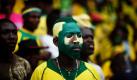 Ein haitianischer Brasilien-Fan beobachtet gebannt das Achtelfinalspiel Brasilien gegen Chile beim Public Viewing in Port-au-Prince. Die Brasilianer gewannen das WM-Spiel mit 3:0. Foto: ap