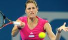 Andrea Petkovic ist erneut an Agnieszka Radwanska gescheitert und wartet auch nach ihrem vierten Tennis-Duell mit der 22-jährigen Polin weiter auf den ersten Sieg. Deutschlands Nummer eins aus Darmstadt verlor beim Turnier in Toronto ihr Viertelfinal-Match gegen ihre Angstgegnerin mit 4:6, 3:6. Bereits am vergangenen Samstag hatte Petkovic im Halbfinale des Turniers im kalifornischen Carlsbad aufgrund einer Magenverstimmung gegen Radwanska mit 6:4, 0:6, 4:6 den Kürzeren gezogen. Foto: dpa