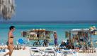 Kilometerlange weiße Sandstrände, dazwischen gutgelaunte Kubaner und sexy Bikini-Girls - beim Urlaub am Varadero Beach kommt garantiert keine Langeweile auf. Von Deutschland aus sind es übrigens gut zehn Stunden Flugzeit in die Karibik. Foto: flickr/Emmanuel Huybrechts/Creative Commons Licence