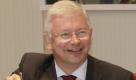 Bei Roland Kochs Buch Konservativ: Ohne Werte und Prinzipien ist kein Staat zu machen hält der Titel, was er verspricht. Der ehemalige hessische Ministerpräsident, der sich während seiner Amtszeit häufig zu brisanten Themen wie Integration, Jugendkriminalität und Arbeitslosigkeit äußerte und damit oft aneckte, schreibt, dass Deutschland verbindliche Werte und Tugenden braucht. Koch hatte sich im Sommer 2010 aus der aktiven Politik zurückgezogen. Foto: ddp