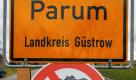 Mit dem 70-Einwohner-Örtchen Parum setzt sich zum ersten Mal in Deutschland ein ganzes Dorf gegen Google Street View zur Wehr. In einer Unterschriftenaktion sprachen sich die Einwohner dagegen aus, dass ihre Häuser und Grundstücke im Internet gezeigt werden. Foto: dpa