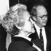 EineFrau unter Männern (Foto)