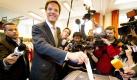 Mit dem 43-jährigen VVD-Chef Mark Rutte könnte erstmals seit 1913 ein liberaler Politiker Regierungschef in den Niederlanden werden. Foto: dpa