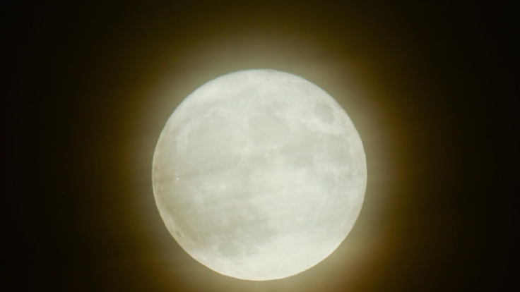 Der Vollmond im Dezember 2016 rutscht in Erdnähe.