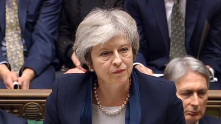 Premierministerin Theresa May spricht, nachdem sie eine Abstimmung über ihren Brexit-Deal im House of Commons, London, verloren hat.