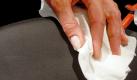 Komfortable Pflege für Ledersitze mit einem Wisch: Sonax Lederpflege Tücher. (Foto: Sonax)
 Foto: Sonax