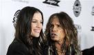Liv Tyler posiert mit ihrem Vater Steven  Tyler während  der Premiere des  Films Super in Los Angeles. In der Actionkomödie Super geht es um einen Durchschnittstypen namens Frank (Rainn Wilson), der eigentlich ein ganz normales Leben als Koch führt. Dann entscheidet er sich jedoch für ein Dasein als Superheld, als er erfährt, dass seine Frau (Liv Tyler) ihn für einen Drogendealer (Kevin Bacon) verlässt. Unterstützung bekommt er dabei von Libby (Ellen Page),  die ebenfalls in ein Superheldenkostüm schlüpft. Gemeinsam sorgen sie auf ihre ganz eigene Weise für Gerechtigkeit. Foto: dapd