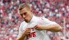 Ob Lukas Podolski beim 1. FC Köln bleibt, steht in die Sternen. Foto: Rolf Vennenbernd Foto: dpa
