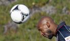 Spieler wie Nicolas Anelka sollen Chinas Liga zu neuem Ansehen verhelfen. Foto: Juan Carlos Cardenas Foto: dpa