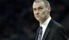 Pizza oder Burger? Dallas Maverick's-Cheftrainer Rick Carlisle scheint schwierige Fragen zu wälzen. Foto: Dan Anderson Foto: dpa