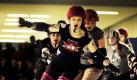 Teammitglieder der Stuttgart Valley Rollergirlz e.V. (schwarze T-Shirts) laufen am Samstag (31.01.09) in Bad Cannstatt beim sogenannten 'Bout' gegen die Birmingham Blitz Derby Dames auf der Rollschuh-Bahn. Mit ihren Rollschuhen streifen sie ihre zweite Persoenlichkeit ueber. Sie nennen sich Dirty Haerry, Polly Purgatory oder Titty-Twista und sausen in schrillen Outfits zu lauter Musik durch Turnhallen: die rund 35 Maedchen der ersten deutschen 'Rollerderby'-Mannschaft in Stuttgart.
 Foto: ddp