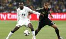 epa02218396 Jerome Boateng (R) of Germany pressures Ghana's Prince Tagoe during the FIFA World Cup 2010 group D preliminary round match between Ghana and Germany at the Soccer City stadium outside Johannesburg, South Africa, 23 June 2010. EPA/SRDJAN SUKI Please refer to www.epa.eu/downloads/FIFA-WorldCup2010-Terms-and-Conditions.pdf +++(c) dpa - Bildfunk+++ Foto: dpa
