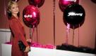 Das hat sie sich nicht entgehen lassen: It-Girl Paris Hilton posiert am Mittwoch (19.10.11) in Oberhausen bei der Premiere des Musicals Dirty Dancing. Die Luftballons neben ihr tragen die Namen der Hauptrollen des Stücks: Baby und Johnny. Die Bühnenversion des Tanzfilms Dirty Dancing von 1987 wird in Oberhausen ab Mittwoch aufgeführt.  Foto: dapd