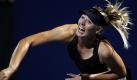 Nach ihrem Triumph in Wimbledon ist die 24-jährige Maria Scharapowa heiß auf mehr. Im Turnier in Stanford, USA überzeugte die Russin gegen Daniela Hantuchova. Mit 6:2; 2:6; 6:4 besiegte die Weltranglisten-Fünfte die Slowakin und steht nun im Viertelfinale. Die schöne Russin holt sich hier den letzten Schliff für die US-Open Ende August in New York. Foto: dapd