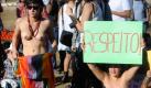 epa02785117 Several women take part in a 'slutwalk' protest, in Brasilia, Brazil 18 June 2011 to protest against sexual violence and sexism. At the same time another march to legalize marijuana was taking place and the two rallies merged. SlutWalk is an international campaign that originated in Toronto, Canada, after a representative of the local Police Force stated that 'women should avoid dressing like sluts in order not to be victimized'. EPA/Fernando Bizerra Jr. +++(c) dpa - Bildfunk+++
 Foto: dpa