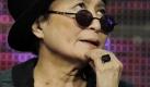 Die Reportage Lennon NYC des kalifornischen Fernsehsenders PBS zeigt Yoko Ono nachdenklich in einer Podiumsdiskussion. Foto: ap