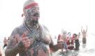 Na, wenn das kein Polar-Bär ist: Bobby Steele posiert nach dem jährlichen Coney Island Polar Bear's-Schwimmen. Foto: dapd