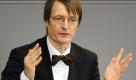 Karl Lauterbach (SPD) ist nicht nur der Mann, der lieber Fliegen statt Krawatten trägt. Seit 2008 ist er Professor für Gesundheitspolitik und -management an der Harvard School of Public Health. Foto: dapd