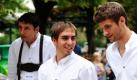 Mark van Bommel (von links nach rechts), Philipp Lahm und Thomas Müller vom FC Bayern München kommen in bayerischer Tracht zu einem Fotoshooting in München.  Foto: dpa