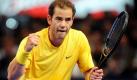 Pete Sampras zeigte im Madison Square Garden in New York bei einem Showmatch gegen Andre Agassi, dass er auch mit 39 Jahren noch weiß, worauf es auf dem Tennisrasen ankommt. Die beiden Tennispensionäre boten den 19.000 Zuschauern ein spannendes Spiel, das Sampras mit einem 6 zu 3 und 7 zu 5 für sich entschied.  Foto: dapd