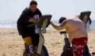Bei dem Triathlon am Strand bekommen die Kandidaten einen ersten Vorgeschmack auf die nächsten harten Tage im Camp. Foto: Sat.1
