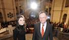 Lena Meyer-Landrut, Gewinnerin von Unser Star fuer Oslo, und Hannovers Buergermeister Stephan Weil (SPD) posieren am Dienstag (16.03.10) im neuen Rathaus in Hannover waehrend eines Empfangs fuer Meyer-Landrut. Mit Satellite hatte die Hannoveranerin am Freitag (12.03.10) den deutschen Vorausscheid zum Eurovision Song Contest gewonnen und wird somit Deutschland am 29. Mai in Oslo vertreten. (zu ddp-Text) Foto: Nigel Treblin/ddp Foto: ddp